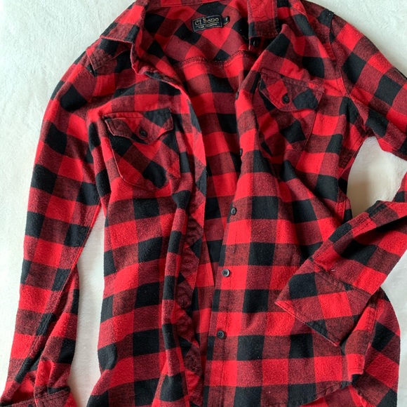 Ci Sono Tops - black & red flannel!!